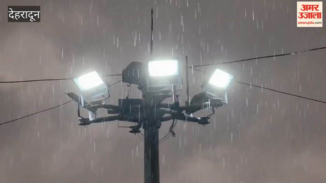 VIDEO: Heavy Rain Lashes Mussoorie; Dense Fog Intensifies the Cold