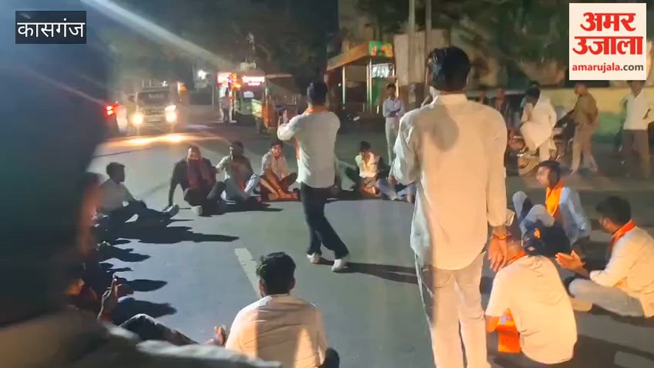 ABVP Workers Stage Midnight Protest Outside Police Station