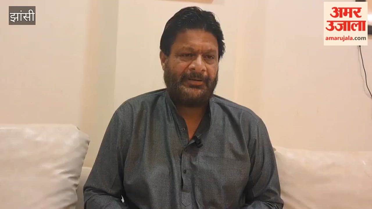 Former Union Rural Development Minister Pradeep Jain raised the plight of the village, saying the government should either create a Bundelkhand state or work on economic policy.