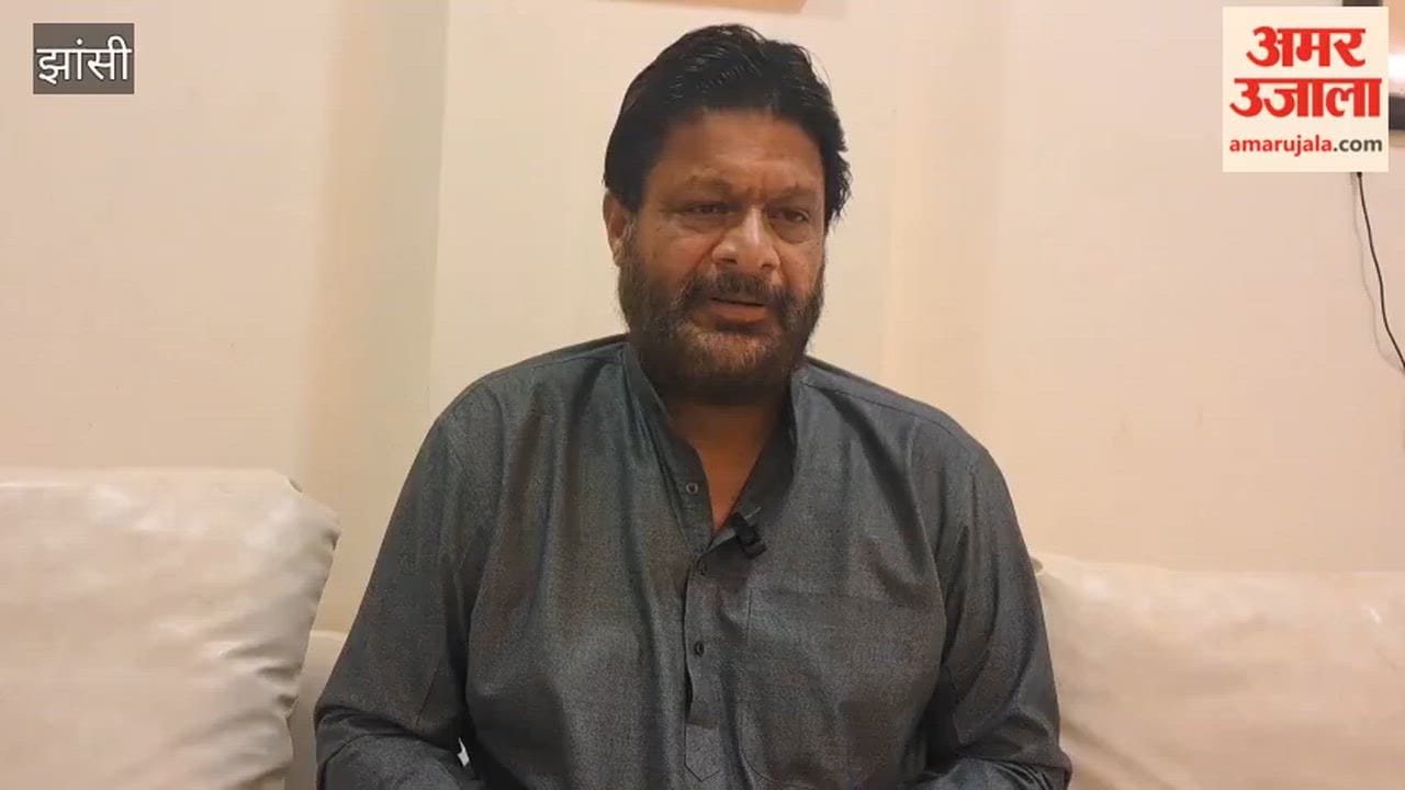 Former Union Rural Development Minister Pradeep Jain raised the plight of the village, saying the government should either create a Bundelkhand state or work on economic policy.
