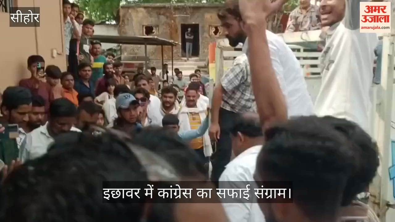 MP news: Congress Stages Drain Protest in Ichhawar, Dumps Garbage at Council Office Gate