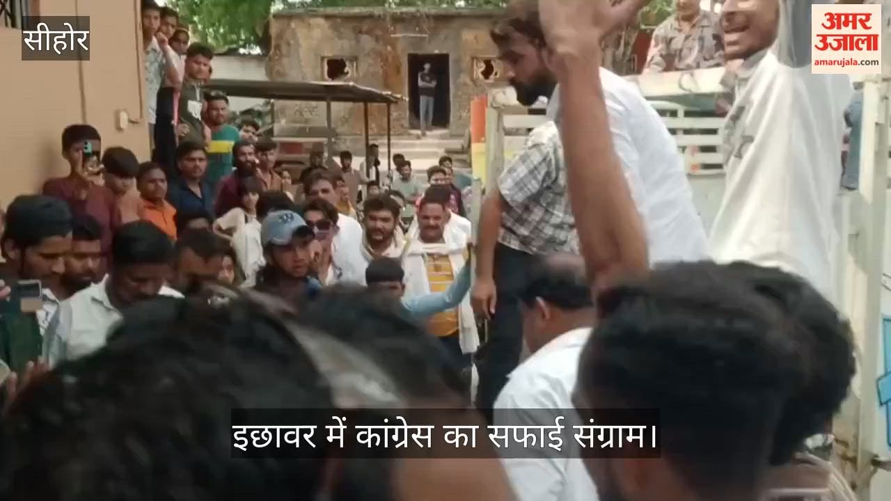 MP news: Congress Stages Drain Protest in Ichhawar, Dumps Garbage at Council Office Gate