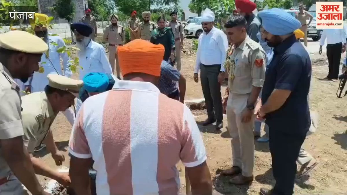 दिल्ली के उपराज्यपाल तरनजीत सिंह संधू ने गुरुद्वारा पातालपुरी साहिब में टेका माथा, भाई की याद में किया पौधारोपण