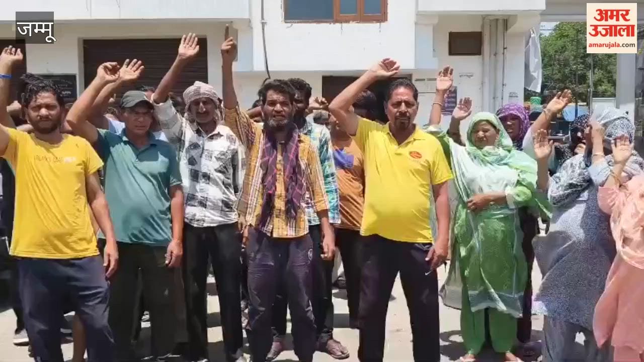 Sanitation workers' strike leads to increased difficulties