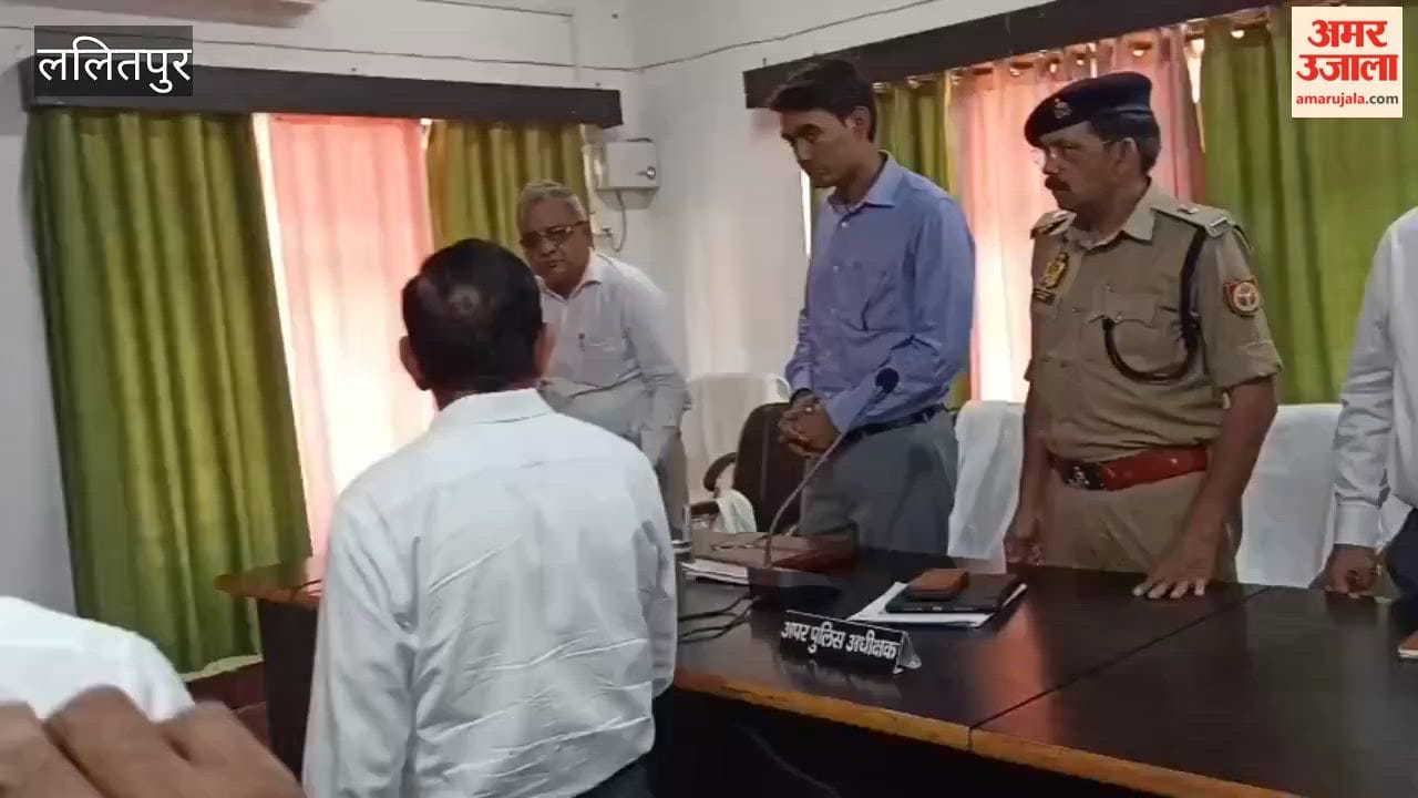 The Divisional Commissioner reached the Tehsil on the Sampoorna Samadhan Diwas, listened to the problems of the victims and gave instructions to the officials.