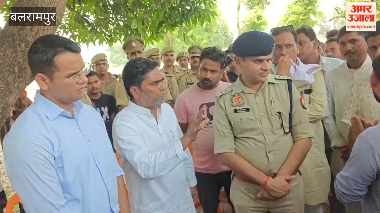 बलरामपुर में धनराज मौर्य की मौत से ग्रामीणों में आक्रोश, डीएम-एसपी के सामने फूटा परिजनों का गुस्सा
