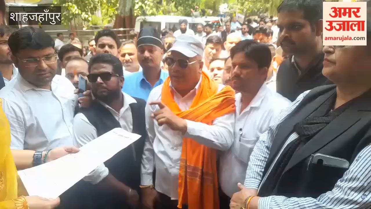 Lawyers in Shahjahanpur staged a protest
