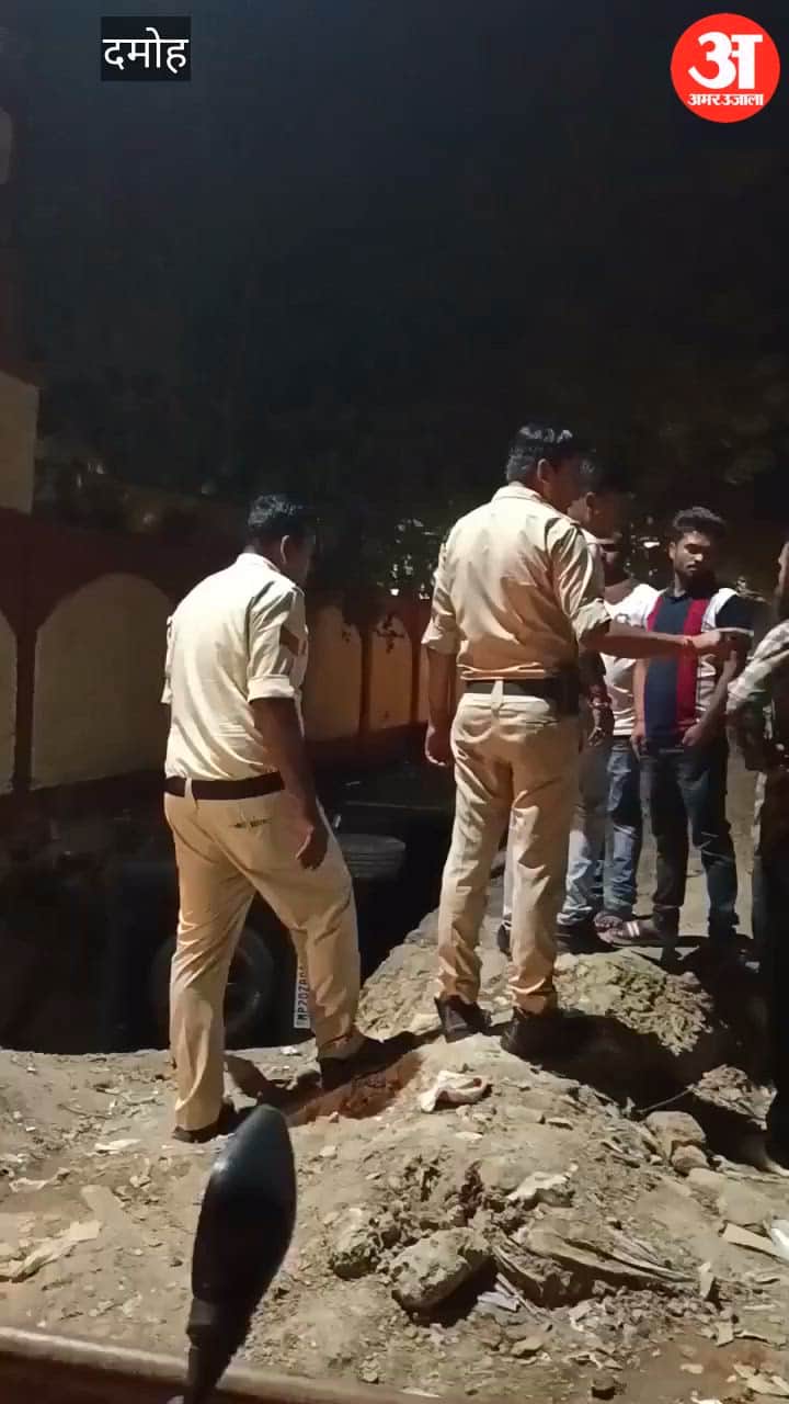 Damoh Thar Falls Into Under-Construction Drain Near School, Driver Safe