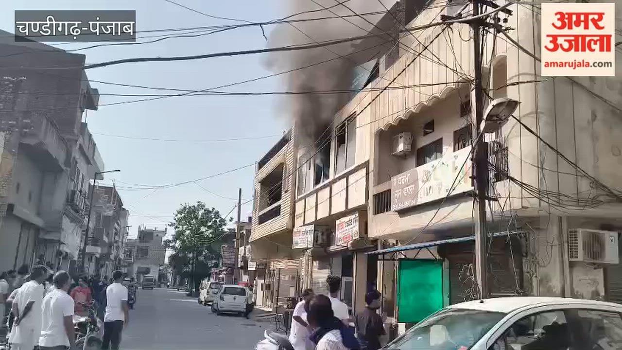 Fire breaks out at Galhotra Furniture House in Guru Har Sahai.