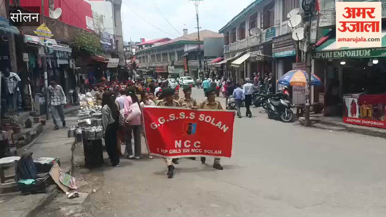 Solan: Female students took out a rally to spread the message of saving the environment