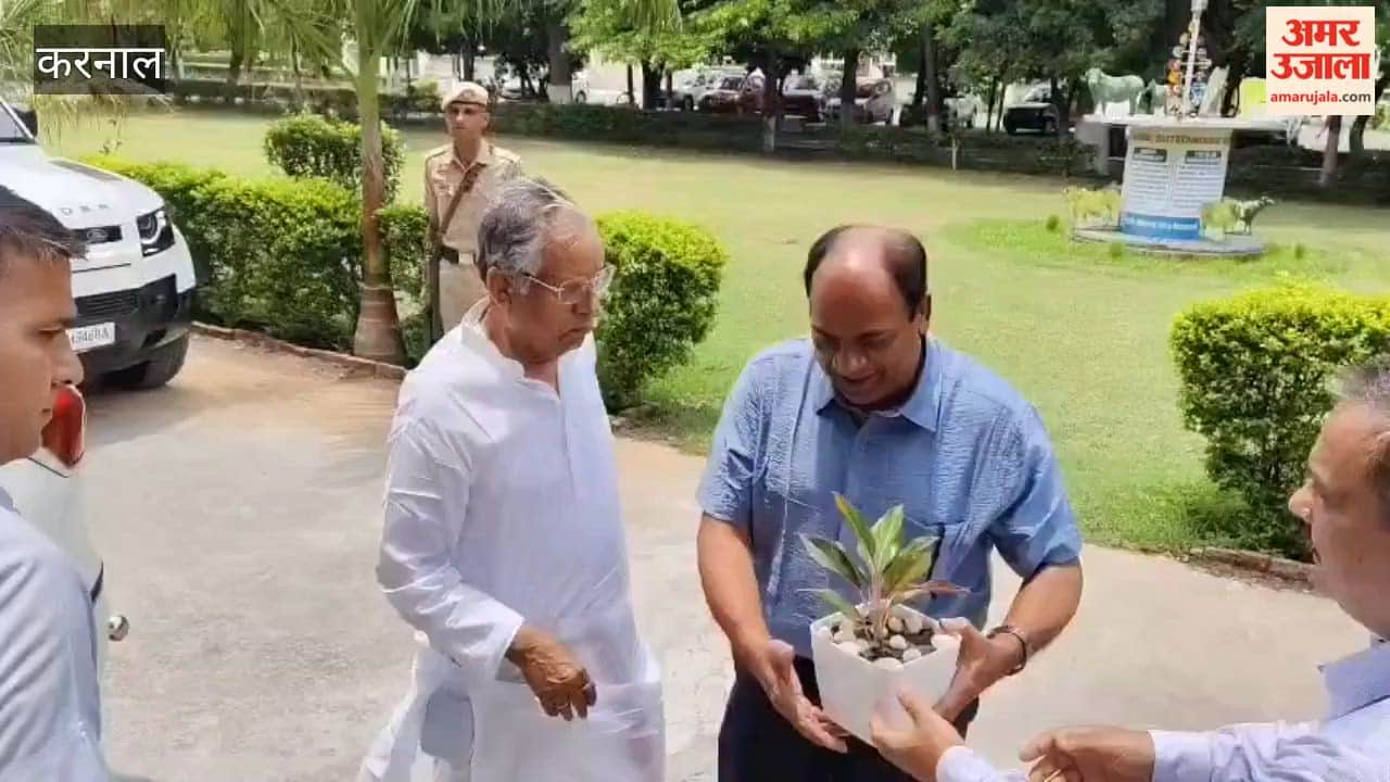 Union Minister of State for Agriculture Ram Nath Thakur participated in the 'Khet Bachao Abhiyan' in Karnal and interacted directly with rural women.