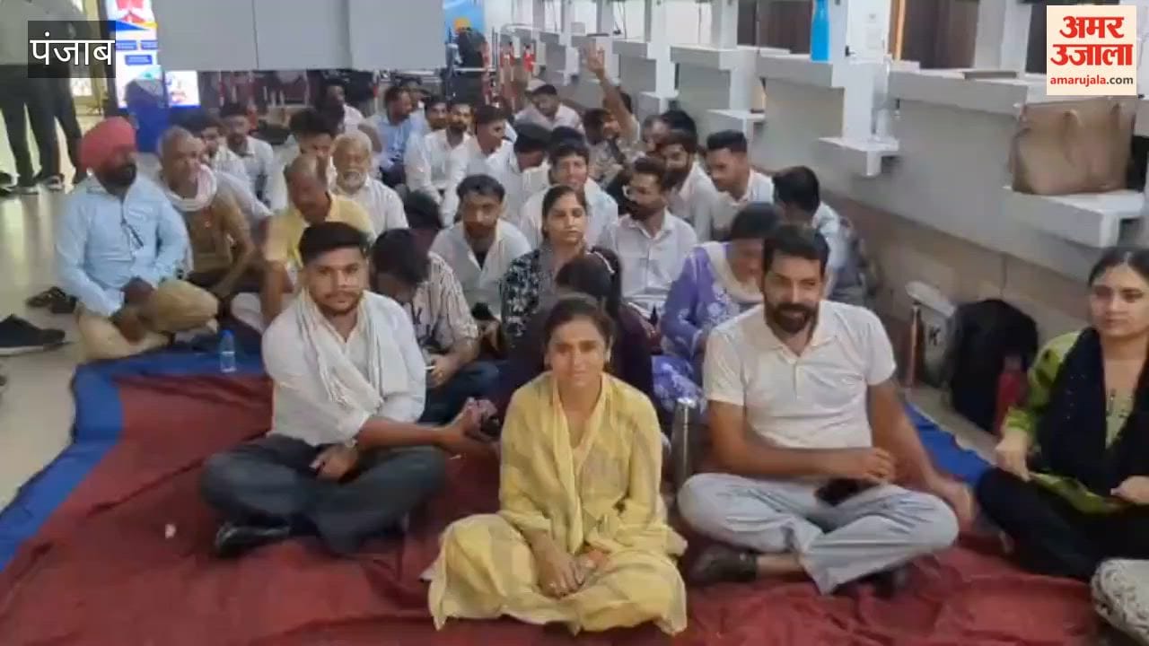 Seva Kendra employees in Pathankot went on strike over their demands.