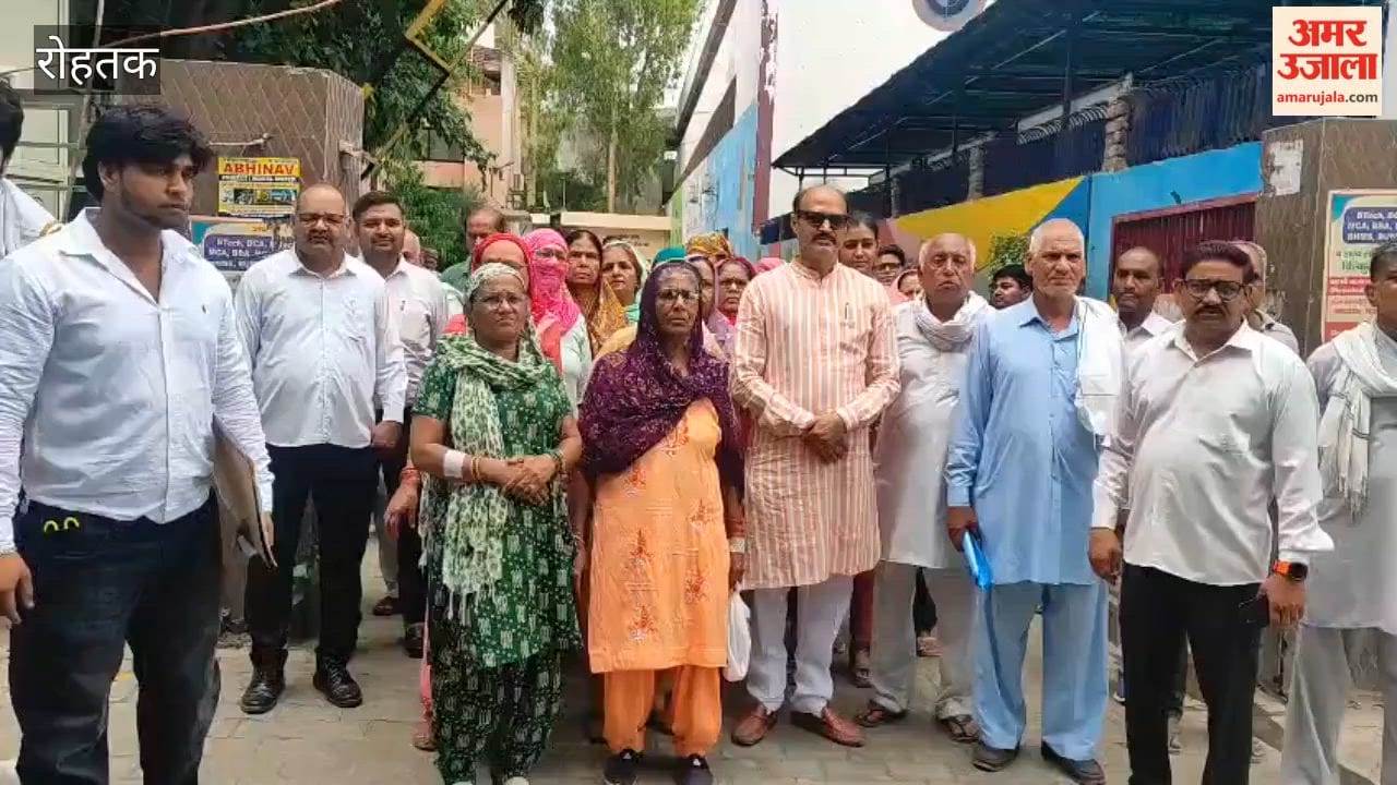 Residents of Vijay Nagar Colony met the Municipal Commissioner and SDM, along with the councilor, in Rohtak.