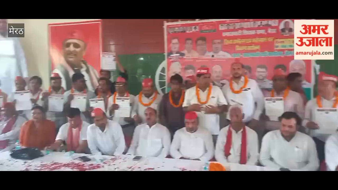 Meerut: Conference at SP office, nomination letters given to workers
