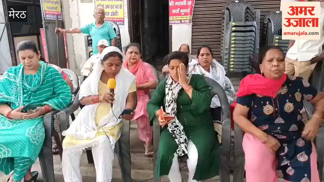 Meerut: Women's movement continues in protest against setback, Hanuman Chalisa recited