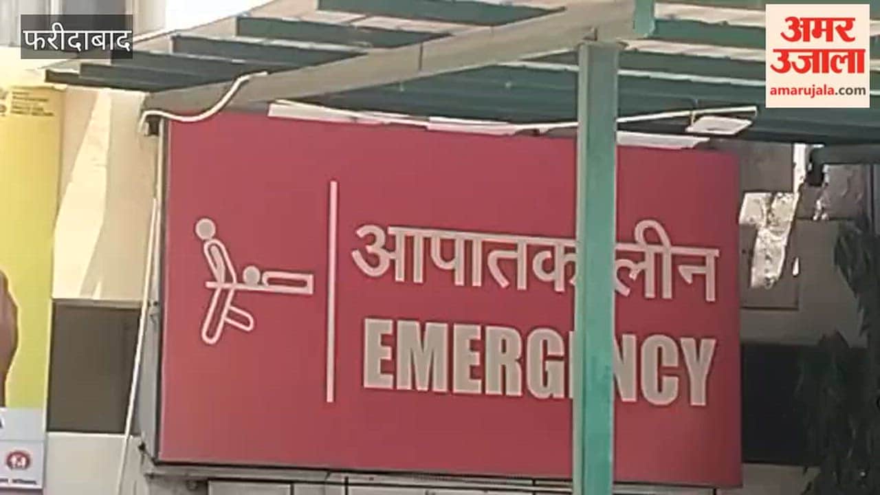 Faridabad Nurses protest at Civil Hospital
