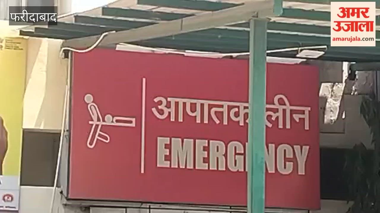 Faridabad Nurses protest at Civil Hospital