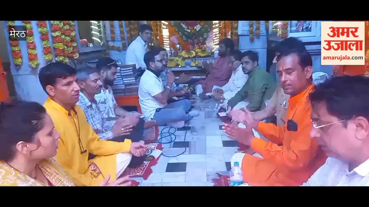 Meerut: Recitation of Hanuman Chalisa held at Panchmukhi Hanuman Temple.