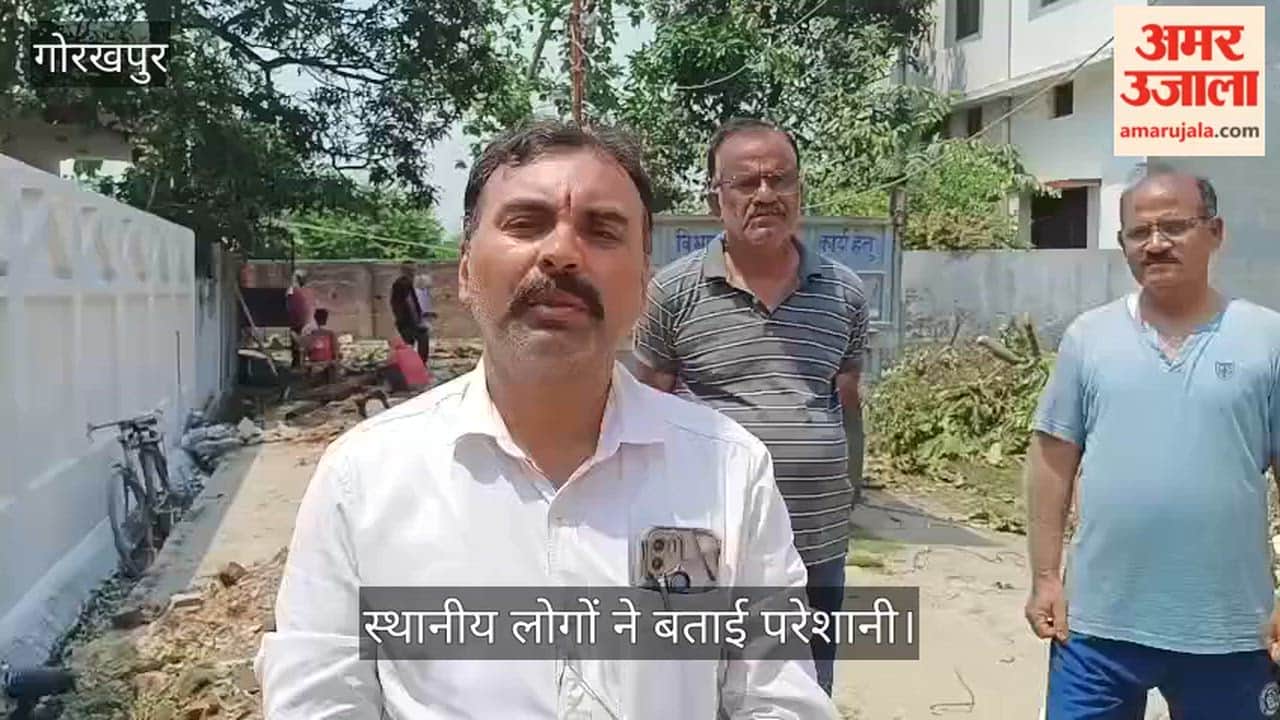 Electric poles broken in Sainik Vihar Colony; residents faced inconvenience for the second consecutive day.