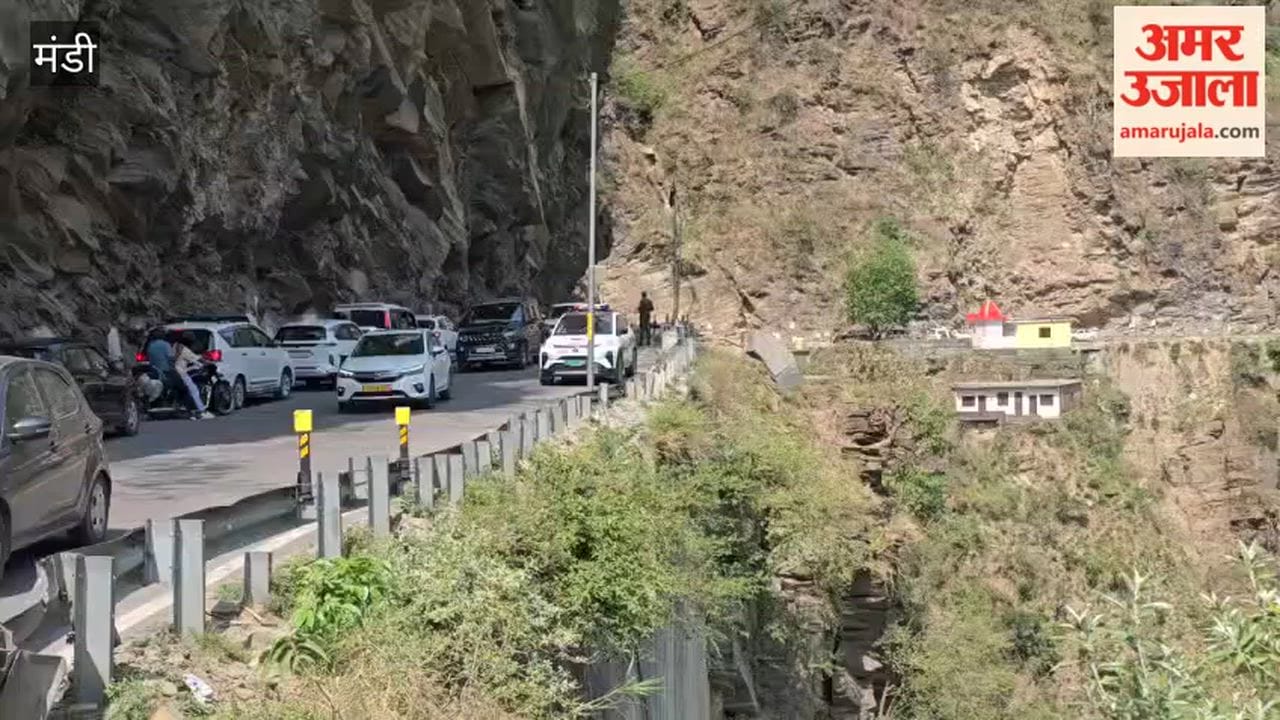 Mandi: Traffic remained normal on the Mandi-Kullu National Highway; police alertness prevented long traffic jams