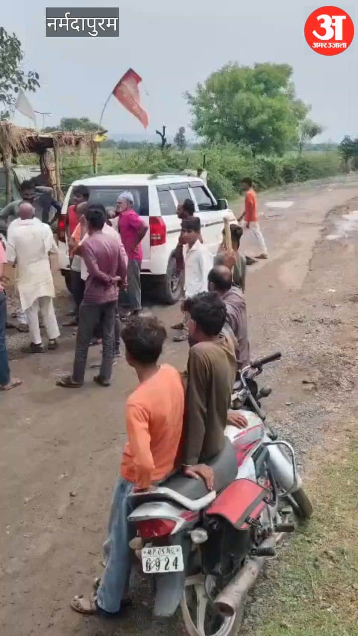 In Kajlas, the women of the village overpowered the liquor mafia smugglers fled leaving behind their Bolero