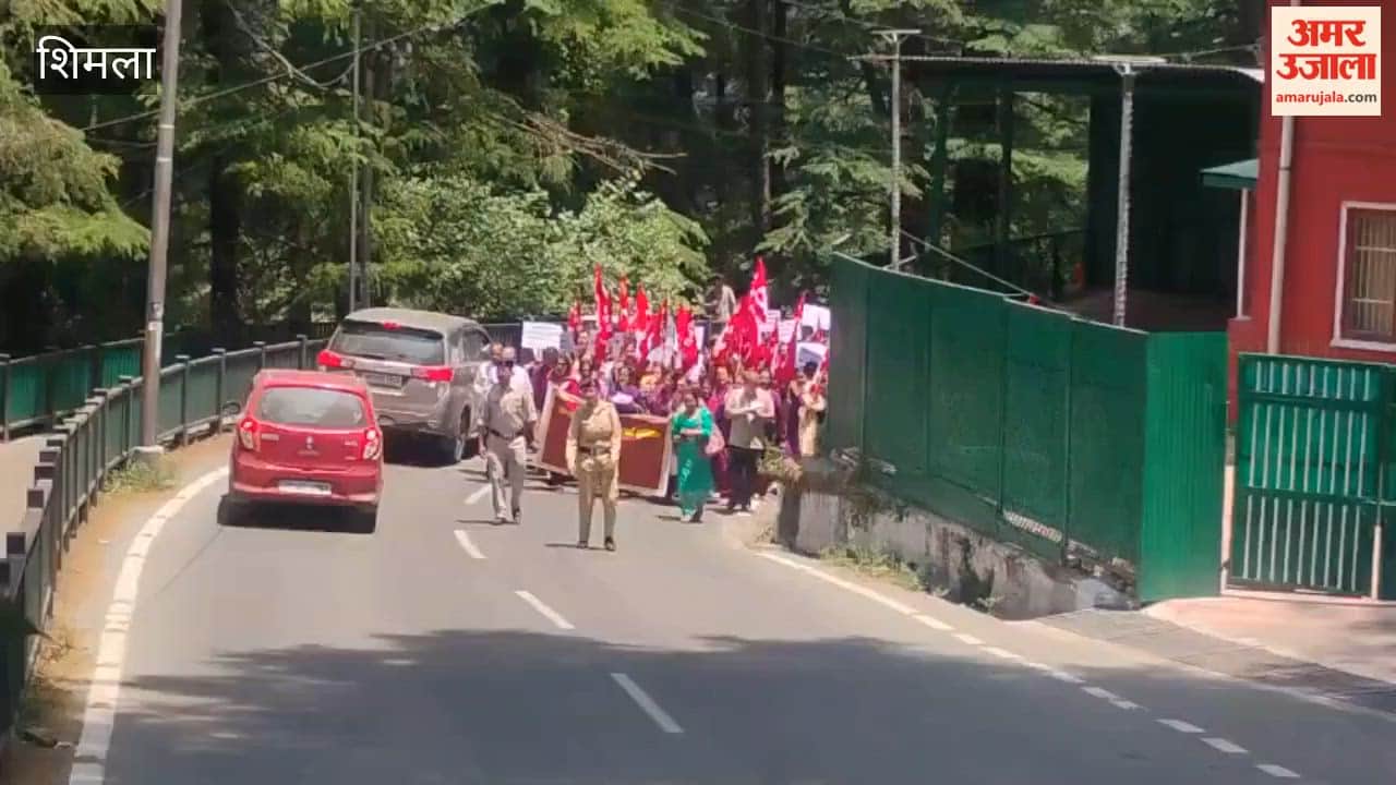 Shimla: Anganwadi workers and helpers take to the streets over honorarium and other demands