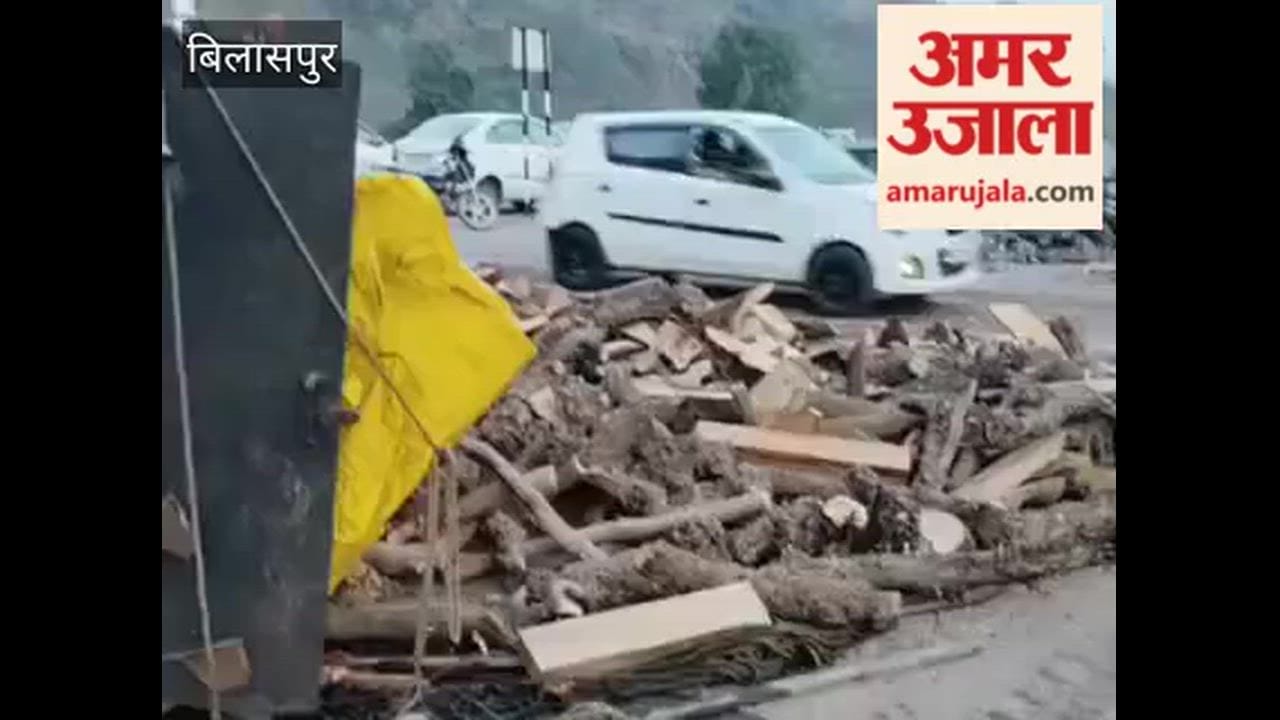 Bilaspur: Truck loaded with wood overturns on Kiratpur-Nerchowk four-lane highway; two injured.