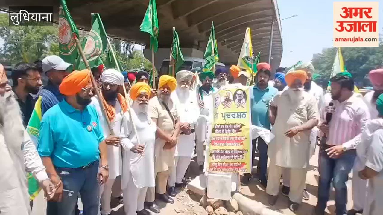 Protest by members of farmers' unions outside the Ludhiana DC office.