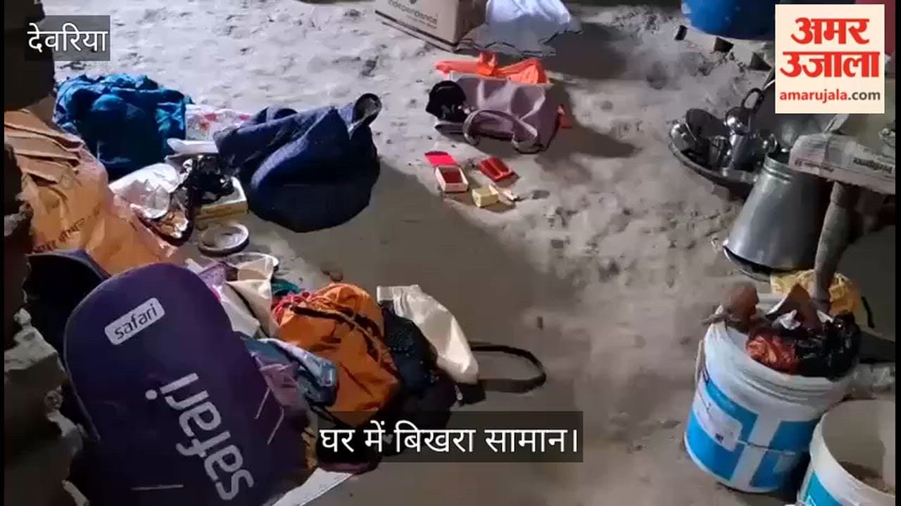 The family was sleeping on the roof, when thieves ransacked the house, stealing jewellery worth 20 lakh rupees and 88 thousand rupees in cash.