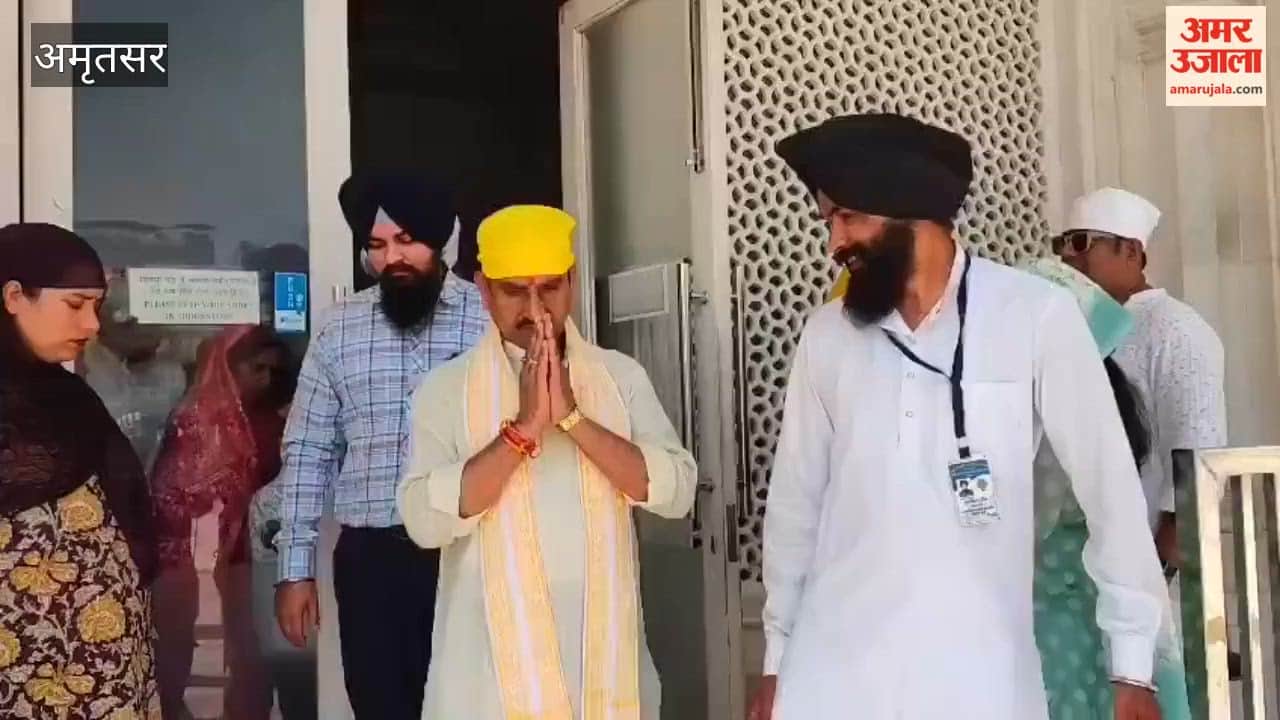 Union Minister Tokhan Sahu paid obeisance at Sri Darbar Sahib along with his family.