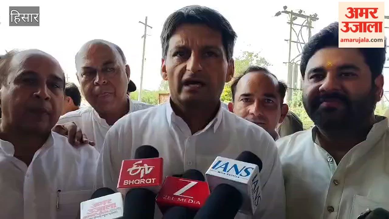 Deepender Hooda participated in the ongoing protest in Hansi's village Chainat over the drinking water problem
