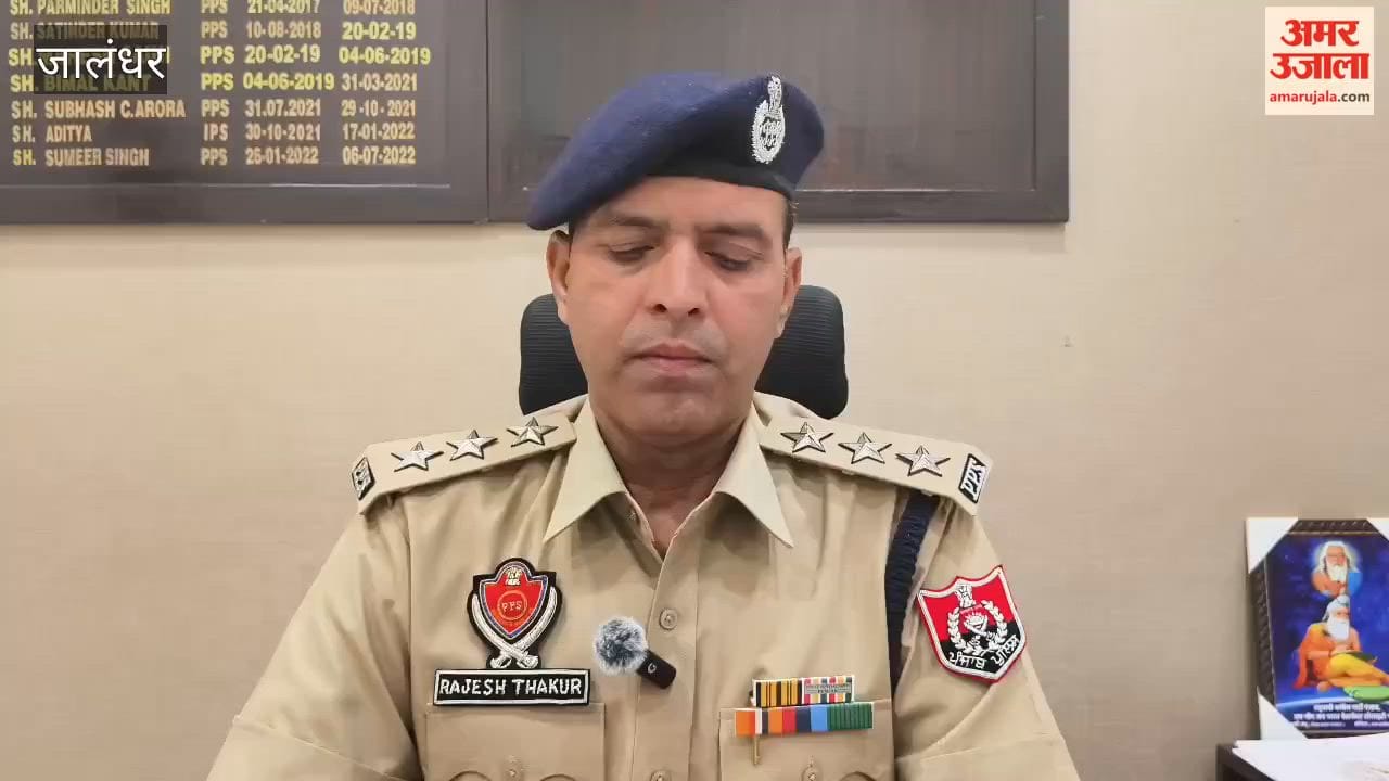 Two smugglers arrested with illegal pistol and bike