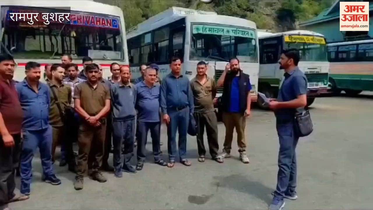 Kullu: The Conductors' Union staged a protest at the Ani bus stand, raising loud slogans against the government and the corporation management