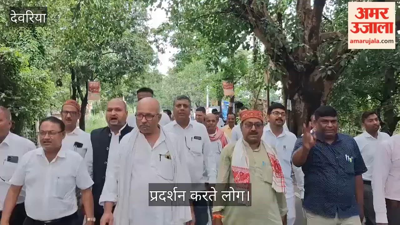 Protest against e-registration; memorandum submitted to DM.