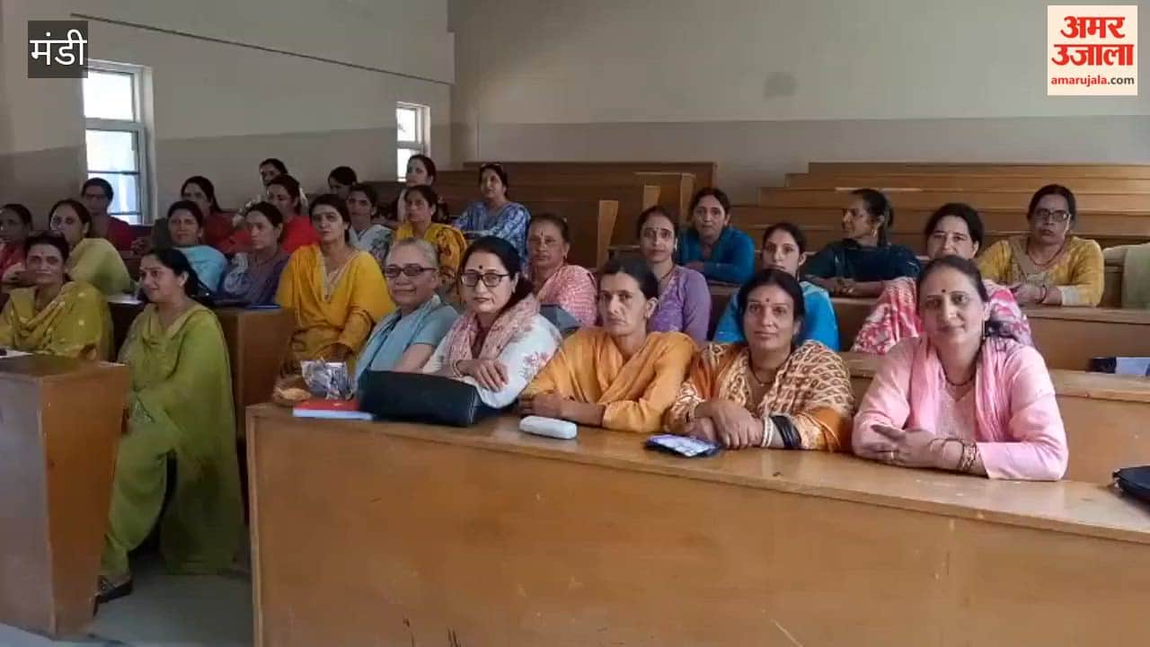 Mandi: Anganwadi workers raise their voices regarding pending demands, seeking an increase in honorarium and government employee status