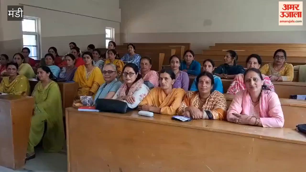 Mandi: Anganwadi workers raise their voices regarding pending demands, seeking an increase in honorarium and government employee status