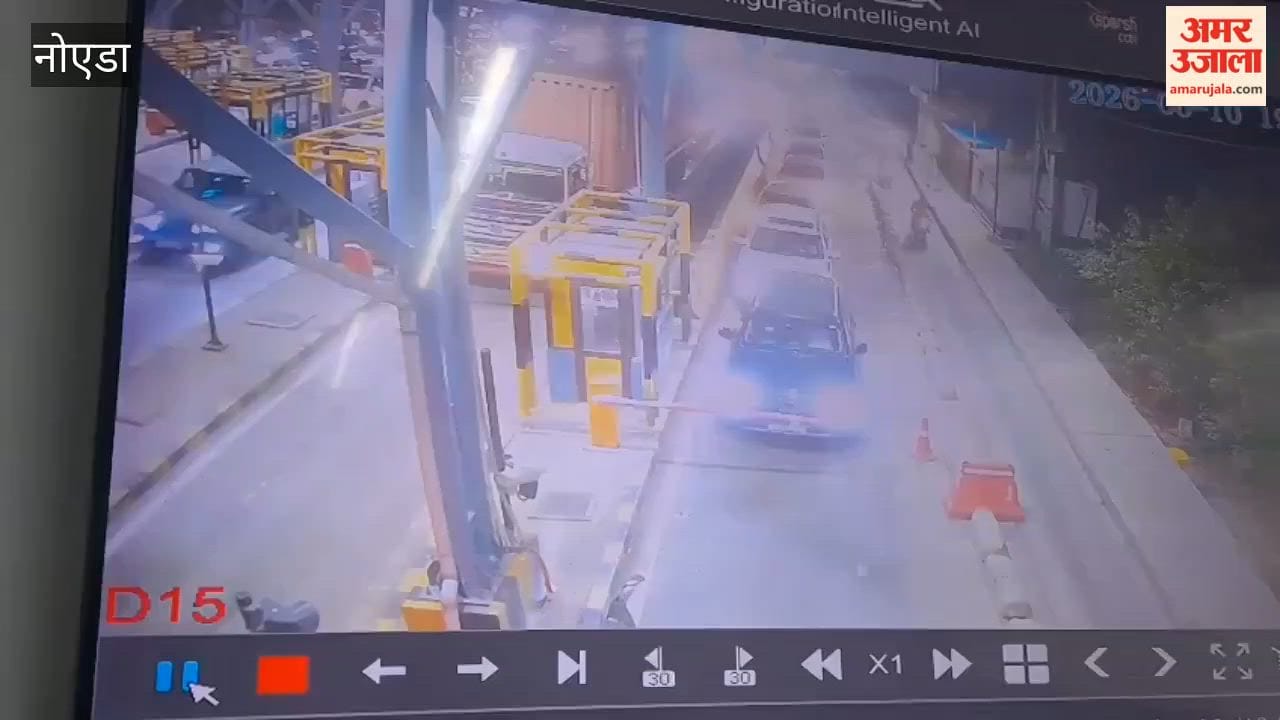 At Luharli toll plaza strongmen assaulted supervisor and broke the toll boom barrier in noida