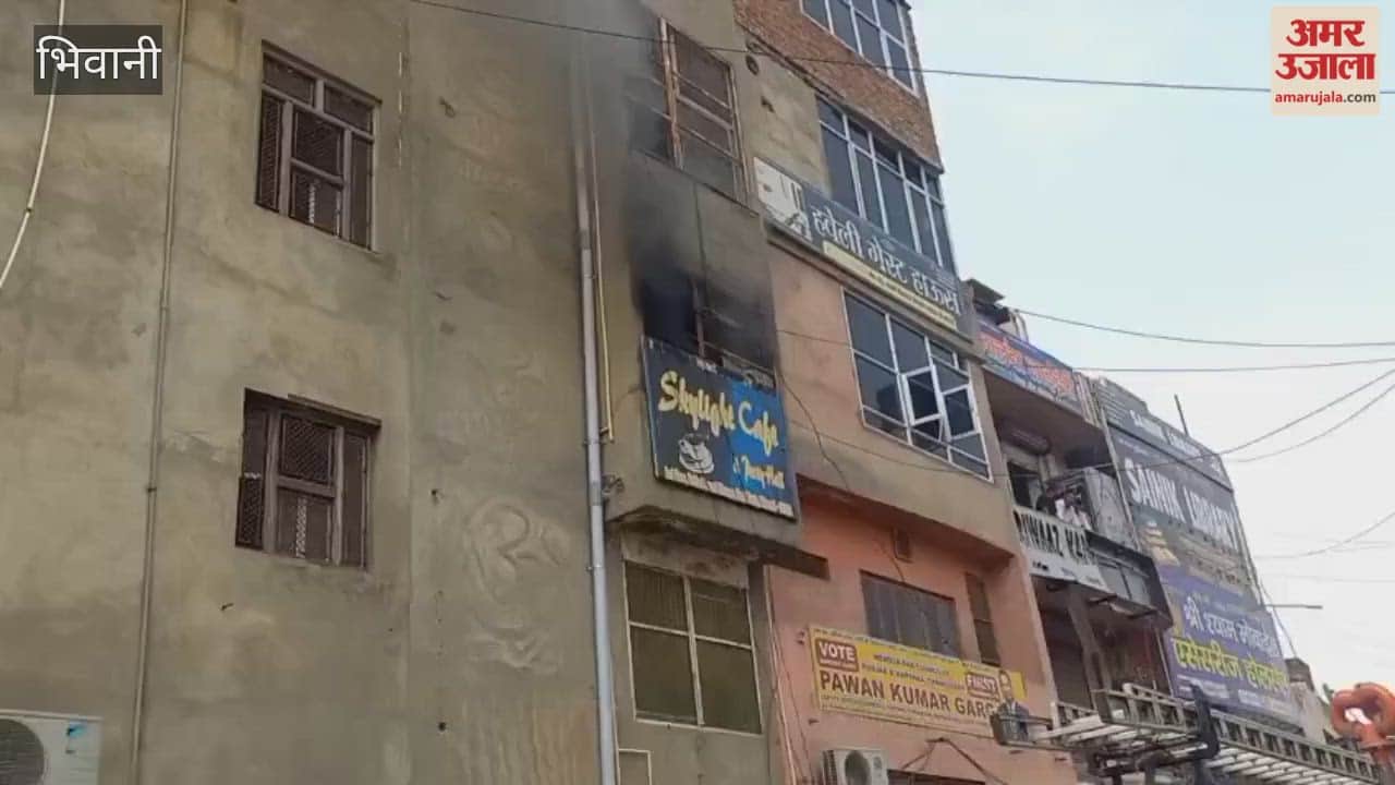 Fire breaks out at a café at Hansi Gate Chowk in Bhiwani; disaster averted