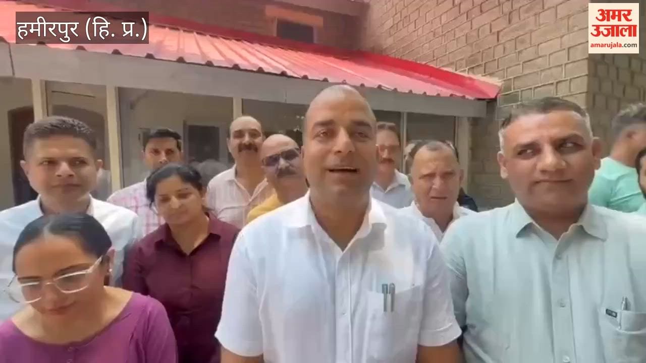 Hamirpur: Traders' issues discussed and information on new rules provided during a meeting between the GST Department and the Traders' Association