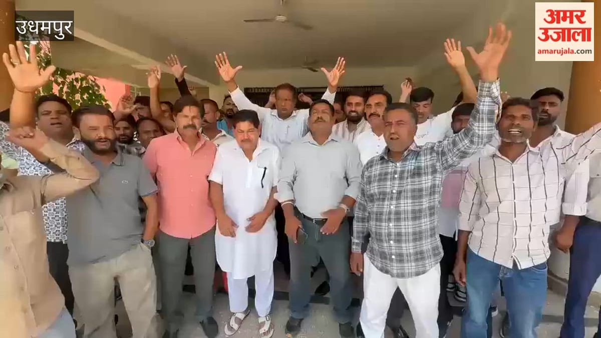 Udhampur: स्थायीकरण की मांग पर 15वें दिन भी सफाई कर्मचारियों की हड़ताल जारी