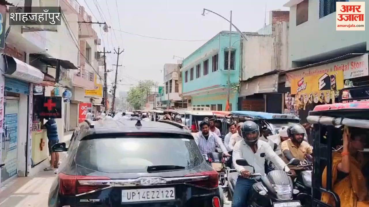 People were stuck in a traffic jam on Jail Road  in Shahjahanpur
