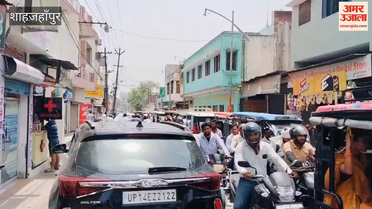 People were stuck in a traffic jam on Jail Road  in Shahjahanpur