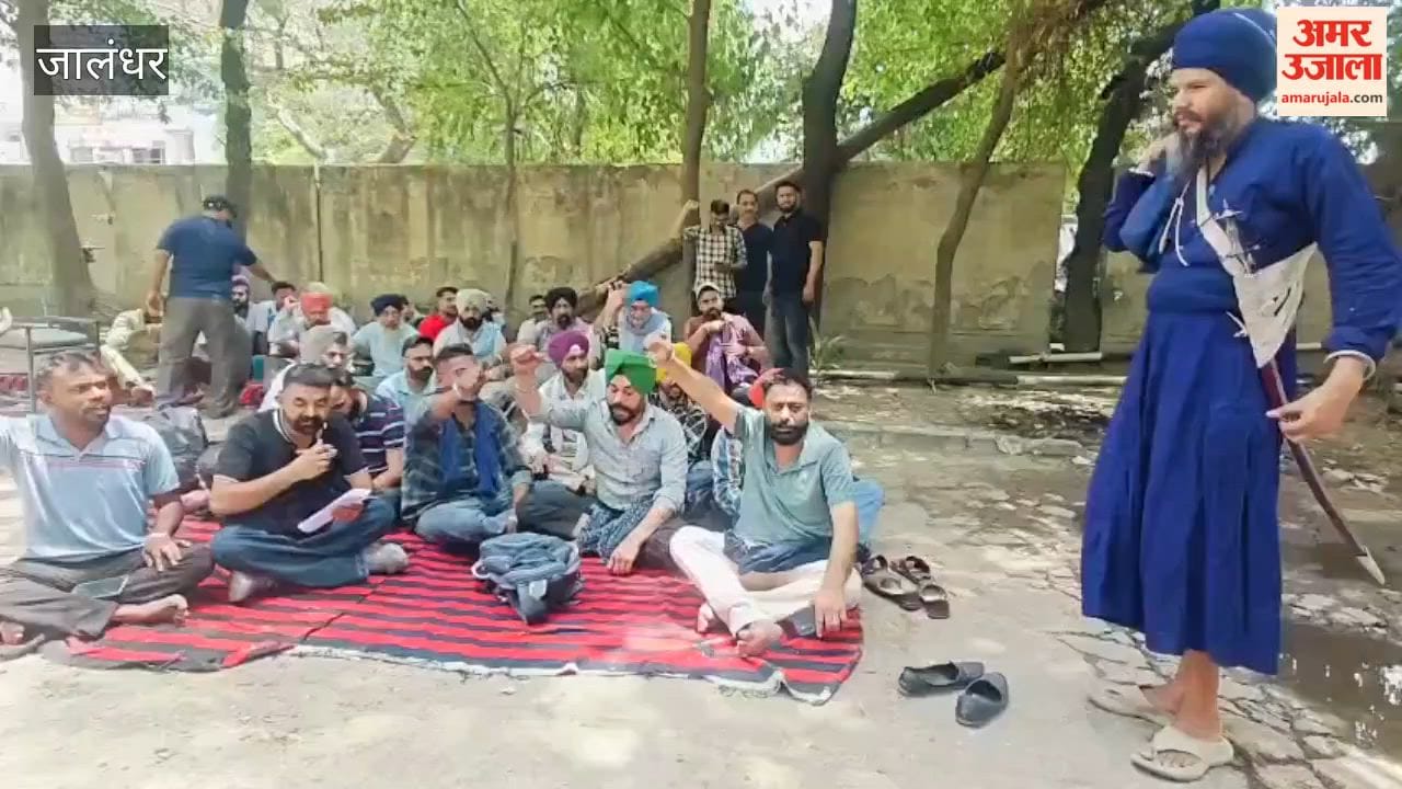PRTC and Punbus employees took to the streets in Jalandhar to protest against 'Kilometre Scheme' buses.