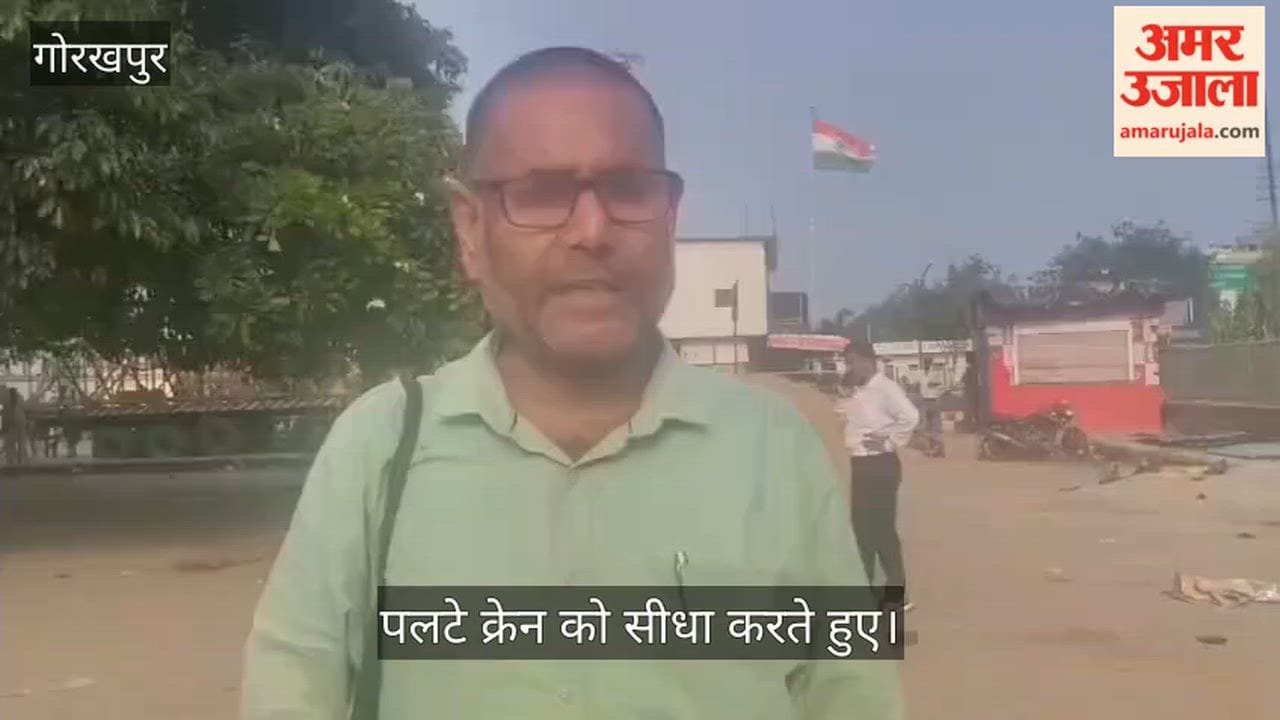 Crane overturns at Gorakhpur railway station; accident occurs in front of Gate No. 6.