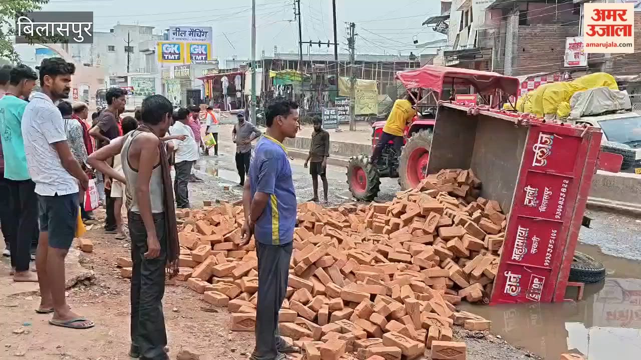 Tractor loaded with bricks overturns in Bilaspur youth and child injured