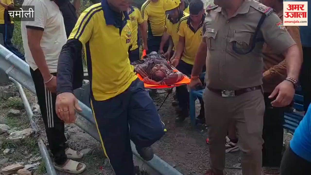 Two-wheeler loses control near Panchpuliya on Badrinath Highway; rider falls into a gorge