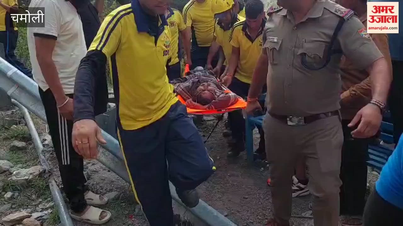 Two-wheeler loses control near Panchpuliya on Badrinath Highway; rider falls into a gorge
