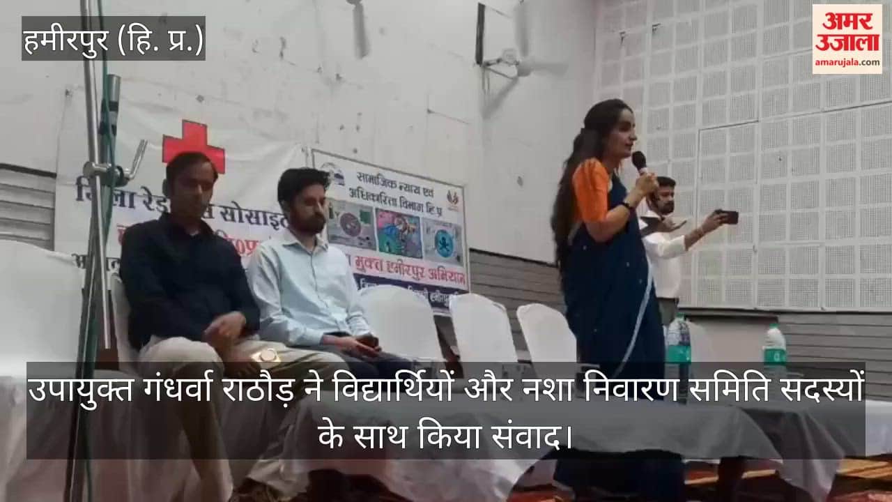 DC Gandharva Rathore interacted with students and members of the de-addiction committee.