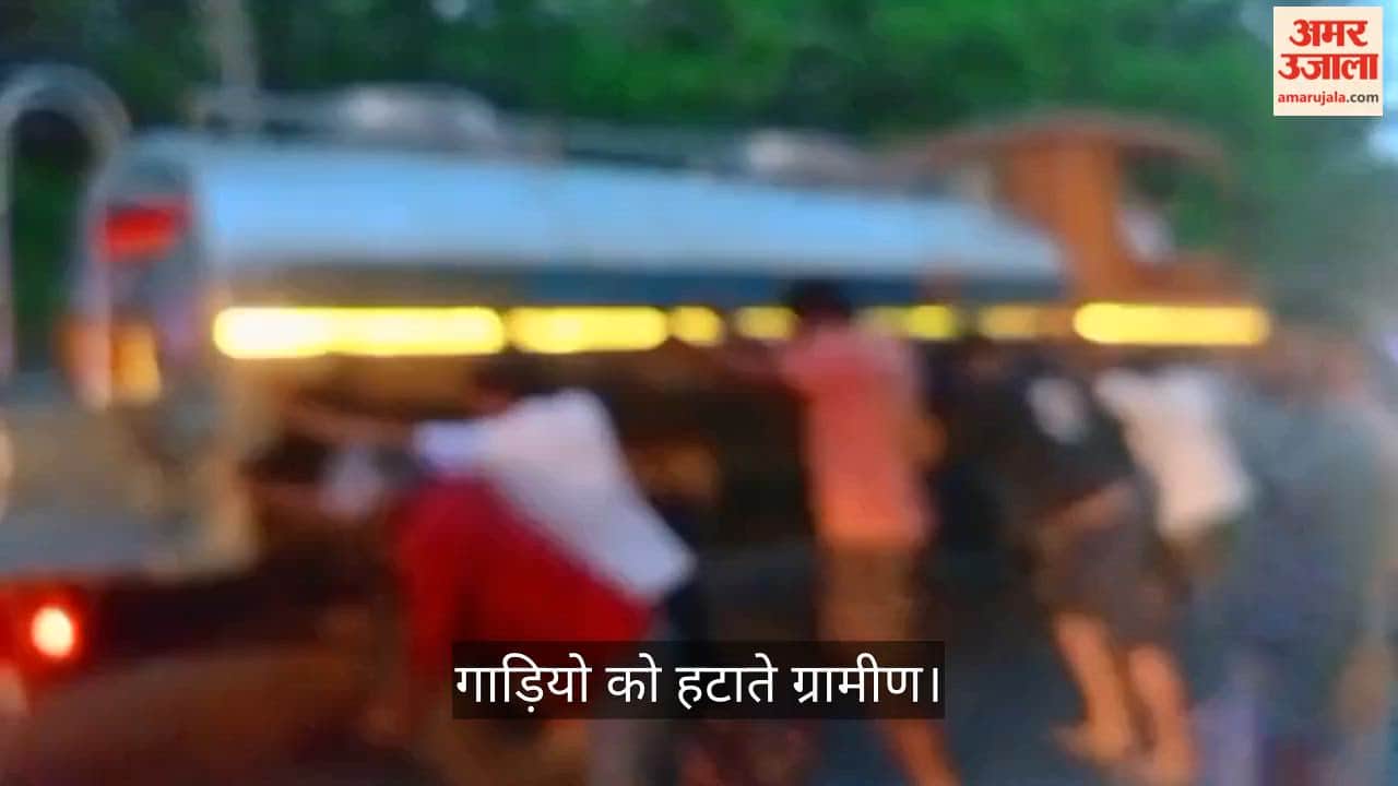A mega cleaning drive was conducted simultaneously at 28 ghats in Delhi