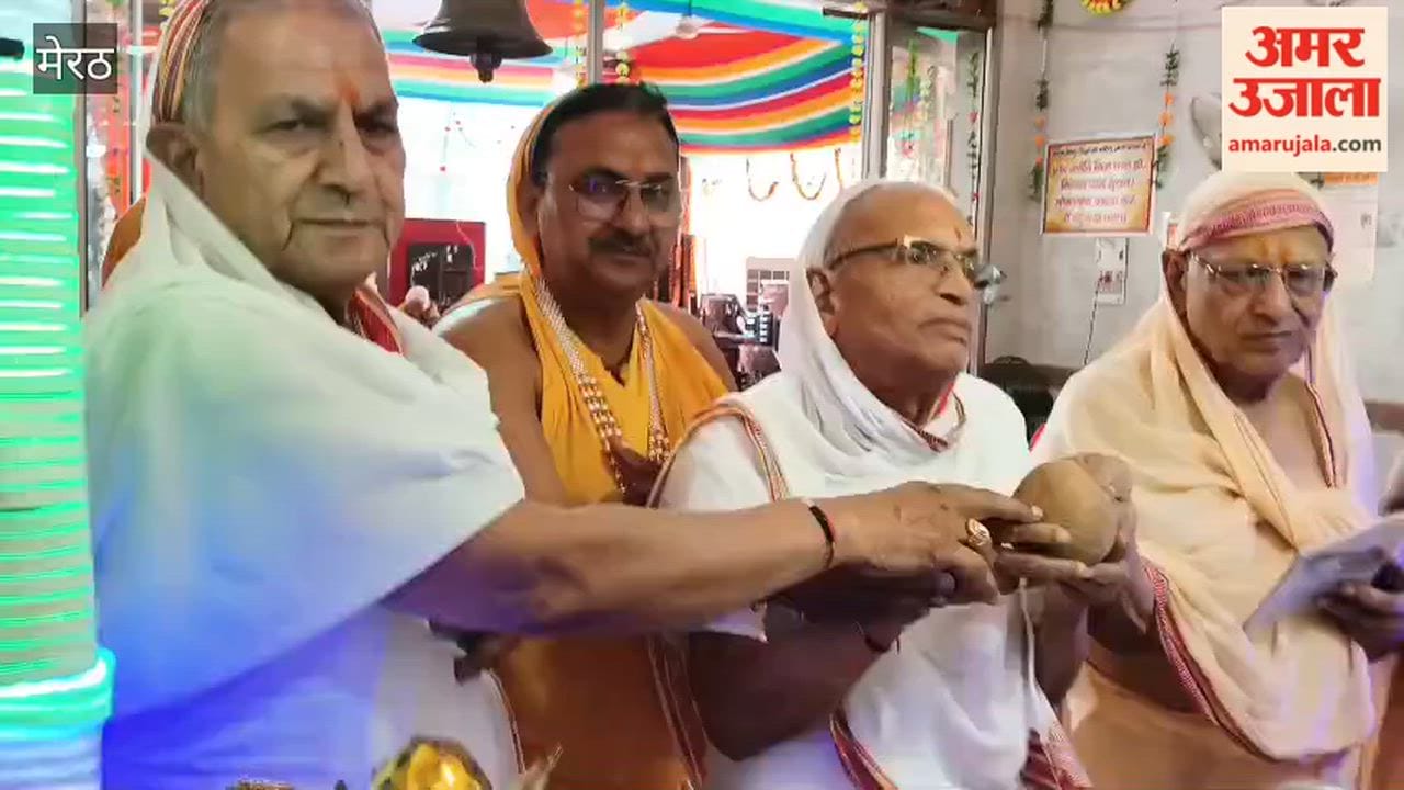Meerut: Muni Saumya Sagar says—devotion and the chanting of mantras alleviate suffering.